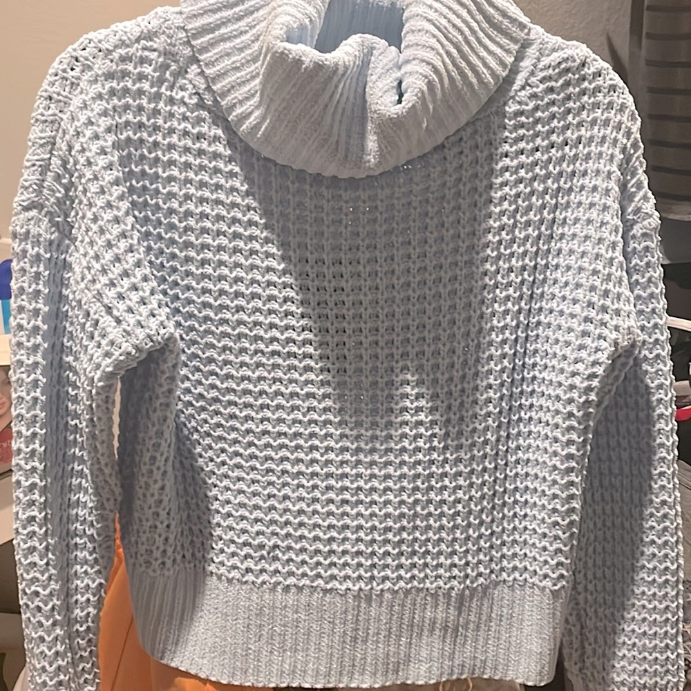 Small soft baby blue sweater- new🔴